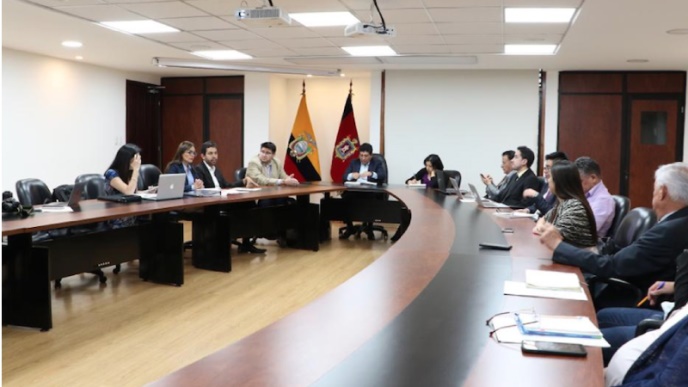 Ministerio del Ambiente y la Alcaldía de Quito se comprometen en implementar acciones para la reforestación y la regulación del uso del plástico en la capital
